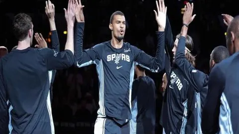 独家揭秘：意甲豪门竞相追逐，恩多耶与奥利韦拉转会风云再起！卢卡之外，森林与那不勒斯抢滩登陆战！